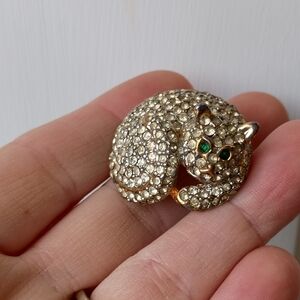 Vtg Sleeping Cat Pin Brooch Green Rhinestone Eyes